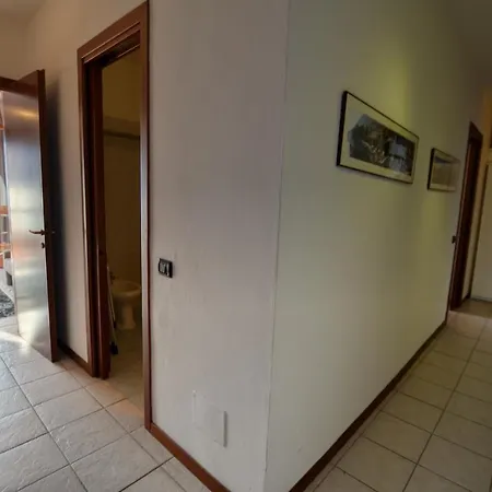 View Golden Triangle Apartment *
